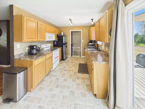 Kitchen - 32 Springwoods Loop, Buffalo, MO 65622 photo 2 of 2