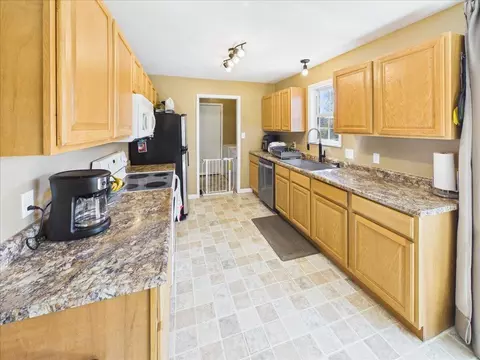 Kitchen - 32 Springwoods Loop, Buffalo, MO 65622 photo 1 of 2