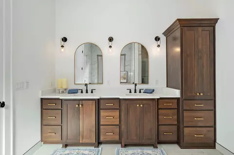 Bath - 6041 S Dollison Ave, Springfield, MO 65810 photo 4 of 18