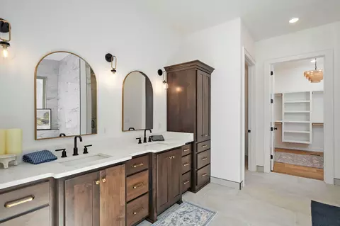 Bath - 6041 S Dollison Ave, Springfield, MO 65810 photo 2 of 18