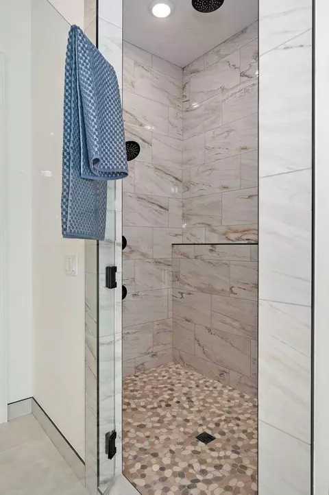 Bath - 6041 S Dollison Ave, Springfield, MO 65810 photo 5 of 18