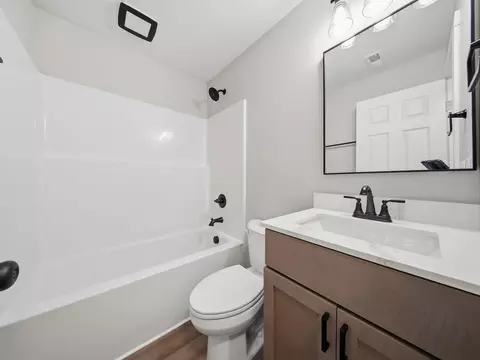 Bath - 659 S Wildan Ave, Springfield, MO 65802 photo 3 of 3