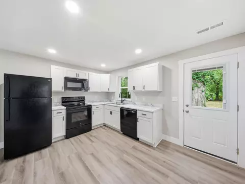 Kitchen - 659 S Wildan Ave, Springfield, MO 65802 photo 2 of 2