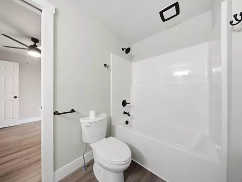 Bath - 659 S Wildan Ave, Springfield, MO 65802 photo 2 of 3