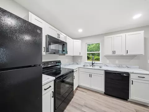 Kitchen - 659 S Wildan Ave, Springfield, MO 65802 photo 1 of 2