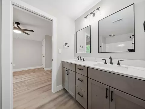 Bath - 659 S Wildan Ave, Springfield, MO 65802 photo 1 of 3