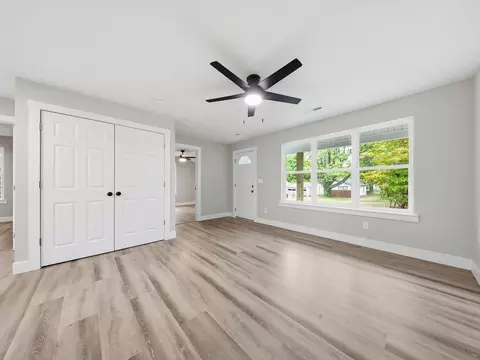 Living - 659 S Wildan Ave, Springfield, MO 65802 photo 3 of 4
