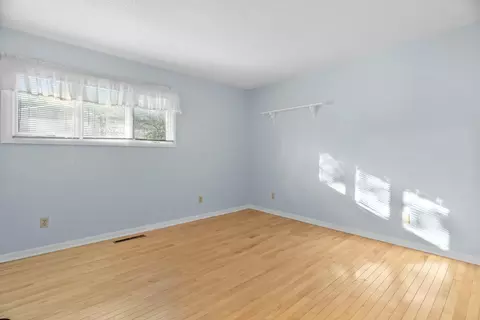 Bedroom - 505 Cope Ln, Forsyth, MO 65653 photo 3 of 5