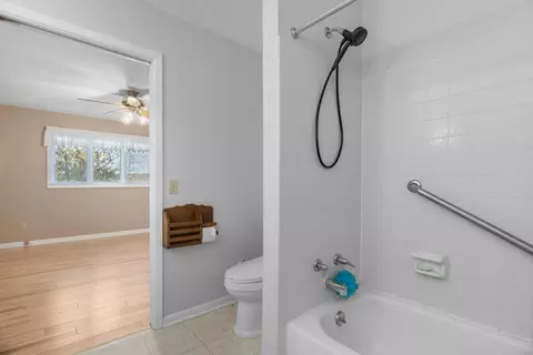 Bath - 505 Cope Ln, Forsyth, MO 65653 photo 2 of 6