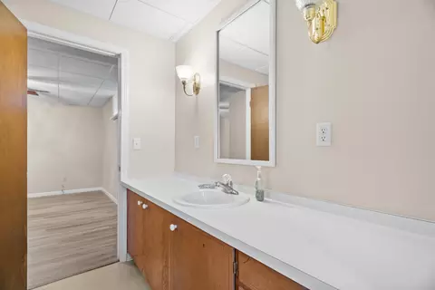 Bath - 505 Cope Ln, Forsyth, MO 65653 photo 5 of 6