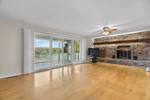 Living - 505 Cope Ln, Forsyth, MO 65653 photo 2 of 7