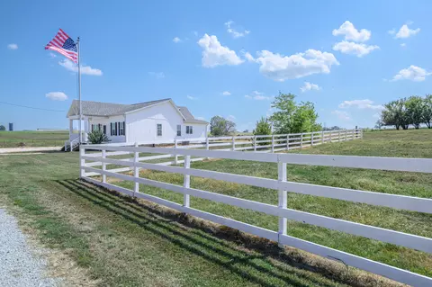 Exterior - 1584 E 517th Rd, Brighton, MO 65617 photo 2 of 17