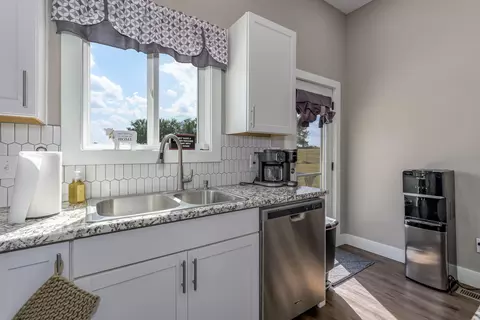 Kitchen - 1584 E 517th Rd, Brighton, MO 65617 photo 4 of 4
