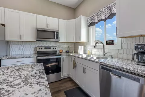 Kitchen - 1584 E 517th Rd, Brighton, MO 65617 photo 3 of 4