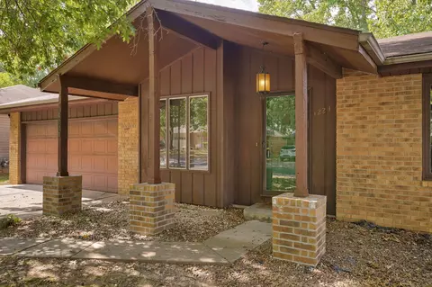Exterior - 1221 S John Ave, Springfield, MO 65804 photo 3 of 10