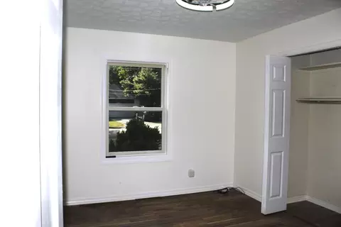 Bedroom - 1054 S Peach Tree Ave, Springfield, MO 65804 photo 2 of 8