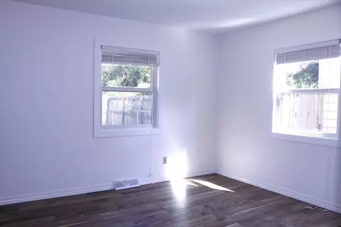 Bedroom - 1054 S Peach Tree Ave, Springfield, MO 65804 photo 1 of 8