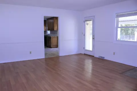 Living - 1054 S Peach Tree Ave, Springfield, MO 65804 photo 4 of 5