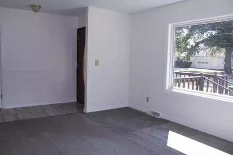 Living - 1054 S Peach Tree Ave, Springfield, MO 65804 photo 1 of 5