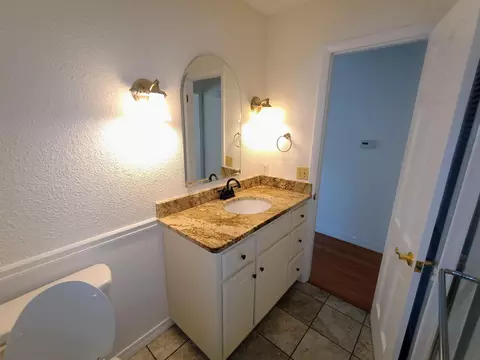 Bath - 1054 S Peach Tree Ave, Springfield, MO 65804 photo 7 of 7