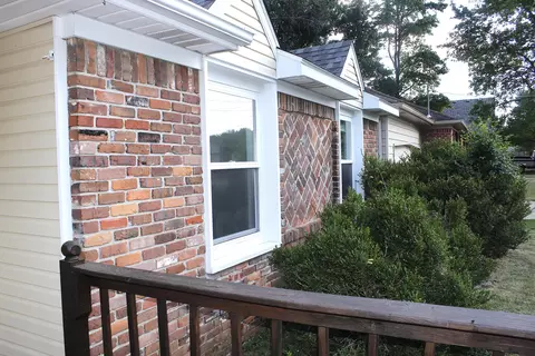 Exterior - 1054 S Peach Tree Ave, Springfield, MO 65804 photo 2 of 4