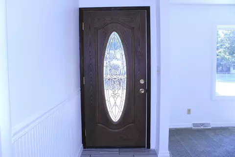 Entry Way - 1054 S Peach Tree Ave, Springfield, MO 65804 photo 2 of 4