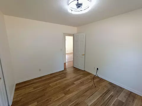 Bedroom - 1054 S Peach Tree Ave, Springfield, MO 65804 photo 6 of 8