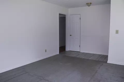 Living - 1054 S Peach Tree Ave, Springfield, MO 65804 photo 2 of 5