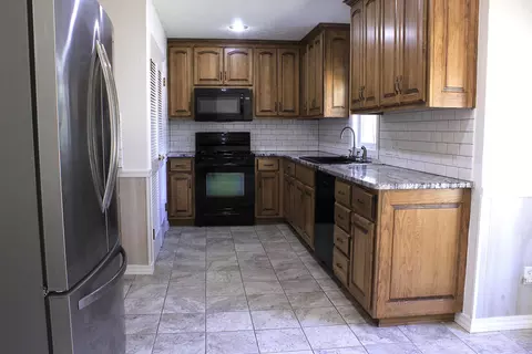 Kitchen - 1054 S Peach Tree Ave, Springfield, MO 65804 photo 1 of 4