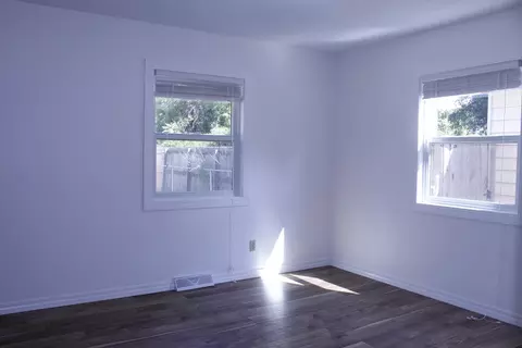 Bedroom - 1054 S Peach Tree Ave, Springfield, MO 65804 photo 5 of 8
