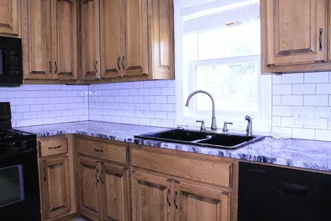 Kitchen - 1054 S Peach Tree Ave, Springfield, MO 65804 photo 2 of 4