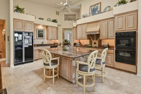 Kitchen - 5181 S Stonehaven Dr, Springfield, MO 65809 photo 2 of 11