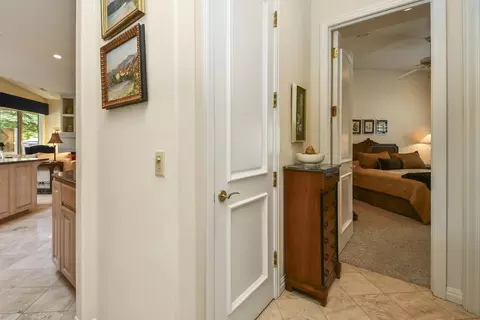 Entry Way - 5181 S Stonehaven Dr, Springfield, MO 65809 photo 6 of 6
