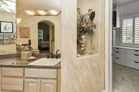 Bath - 5181 S Stonehaven Dr, Springfield, MO 65809 photo 7 of 10