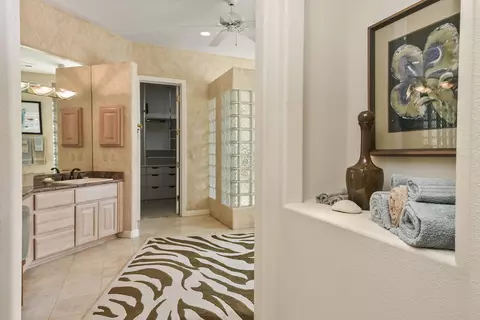 Entry Way - 5181 S Stonehaven Dr, Springfield, MO 65809 photo 5 of 6