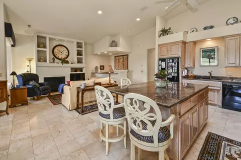 Kitchen - 5181 S Stonehaven Dr, Springfield, MO 65809 photo 9 of 11