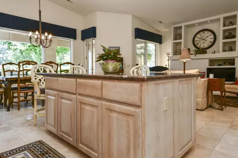 Kitchen - 5181 S Stonehaven Dr, Springfield, MO 65809 photo 8 of 11