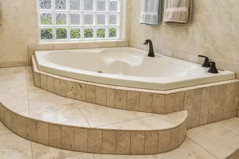 Bath - 5181 S Stonehaven Dr, Springfield, MO 65809 photo 5 of 10