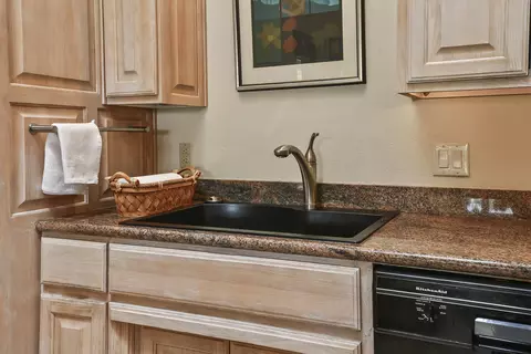 Kitchen - 5181 S Stonehaven Dr, Springfield, MO 65809 photo 6 of 11