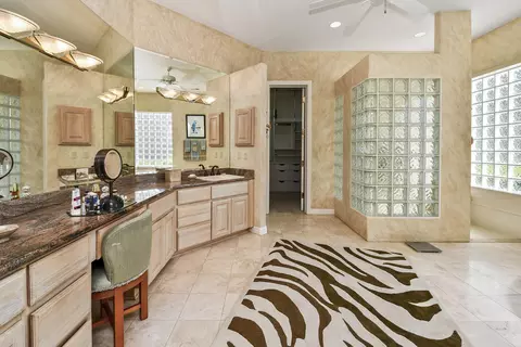 Bath - 5181 S Stonehaven Dr, Springfield, MO 65809 photo 1 of 10