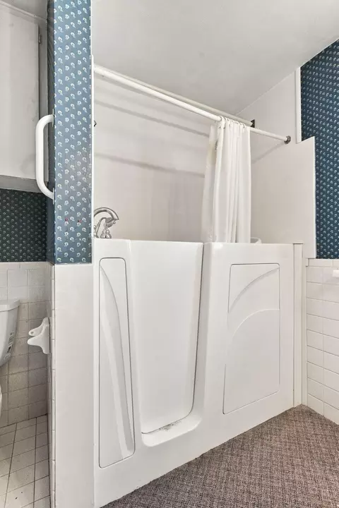 Bath - 924-26 S Link Ave, Springfield, MO 65802 photo 4 of 4