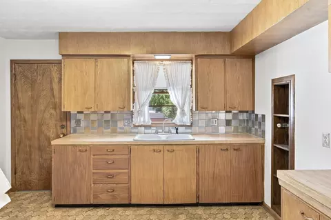 Kitchen - 924-26 S Link Ave, Springfield, MO 65802 photo 2 of 4