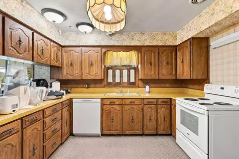 Kitchen - 924-26 S Link Ave, Springfield, MO 65802 photo 1 of 4