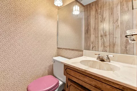 Bath - 924-26 S Link Ave, Springfield, MO 65802 photo 2 of 4