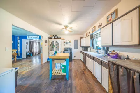 Kitchen - 7777 Jayson St, Birch Tree, MO 65438 photo 2 of 2