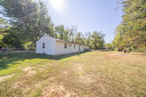 Exterior - 7777 Jayson St, Birch Tree, MO 65438 photo 4 of 5