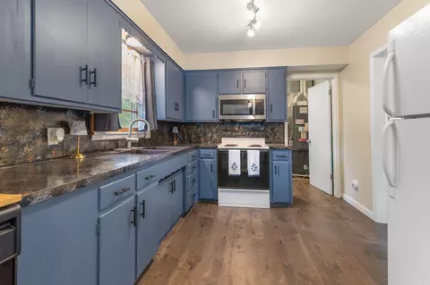 Kitchen - 3429 S Franklin Ave, Springfield, MO 65807 photo 2 of 2
