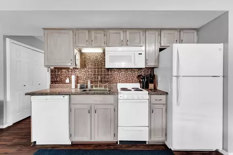 Kitchen - 490 Abby Ln #1, Branson, MO 65616 photo 1 of 2