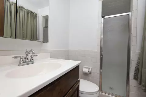Bath - 315 S Troy Ave, Springfield, MO 65802 photo 2 of 2