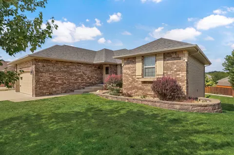 Exterior - 1140 S Erika Ave, Springfield, MO 65802 photo 3 of 14